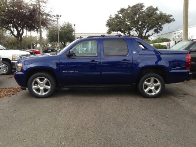 2013 Chevrolet Avalanche EX-L W/dvd/leather