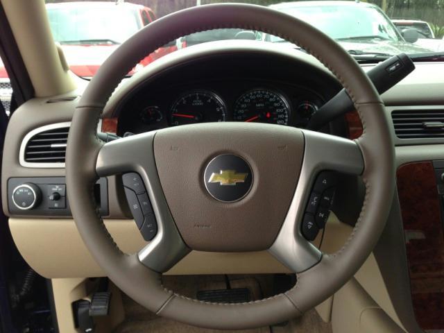 2013 Chevrolet Avalanche EX-L W/dvd/leather