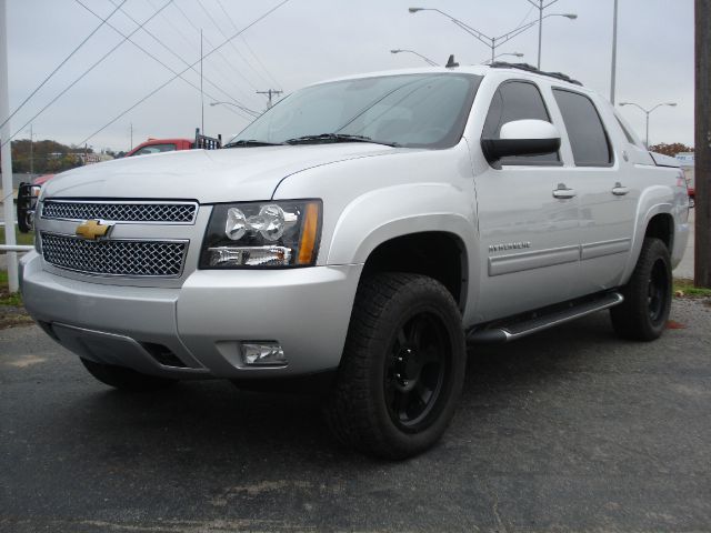 2013 Chevrolet Avalanche 4dr Sdn I4 CVT 2.5