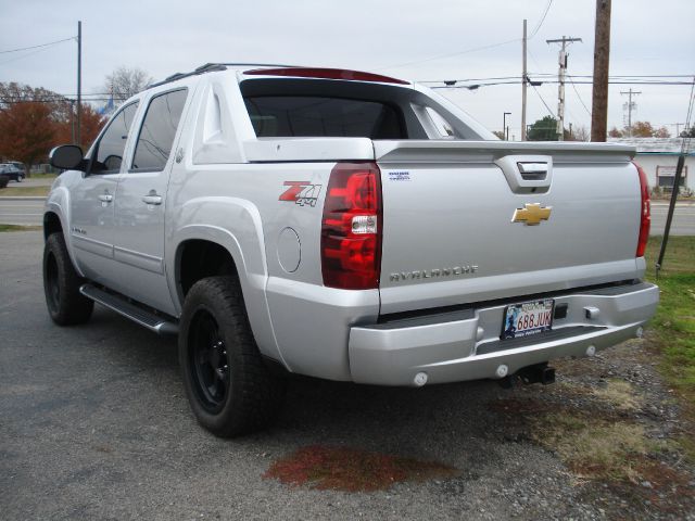 2013 Chevrolet Avalanche 4dr Sdn I4 CVT 2.5