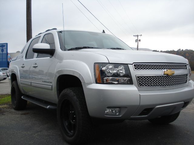 2013 Chevrolet Avalanche 4dr Sdn I4 CVT 2.5