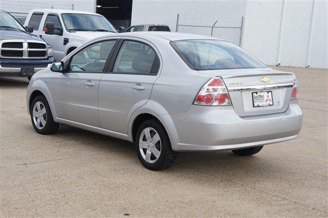 2010 Chevrolet Aveo 4dr Sdn I4 CVT 2.5