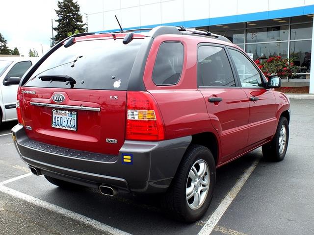 2011 Chevrolet Aveo5 4dr Sdn 3.0L Luxury 4matic AWD