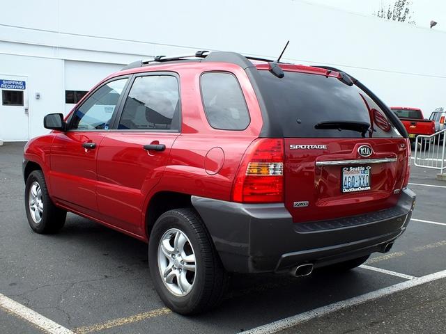 2011 Chevrolet Aveo5 4dr Sdn 3.0L Luxury 4matic AWD