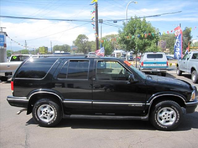 1995 Chevrolet Blazer 2003 Nissan GXE