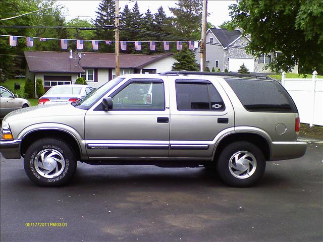 2001 Chevrolet Blazer Laramie Heavy DUTY Dually