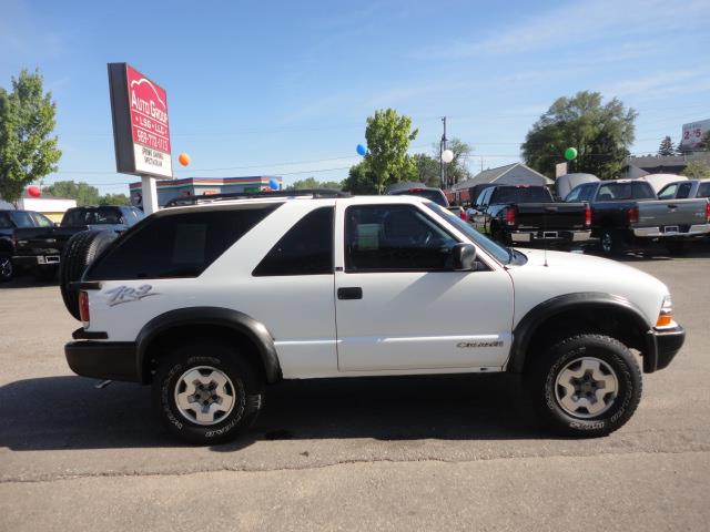 2002 Chevrolet Blazer Base 5 SP