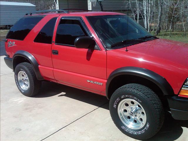 2002 Chevrolet Blazer 4dr Sdn SL Auto Sedan