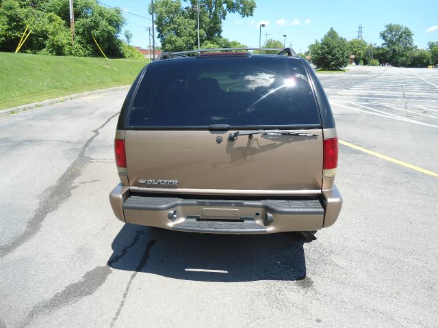 2004 Chevrolet Blazer AWD A SR