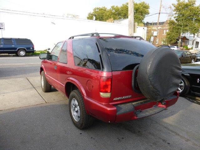 2004 Chevrolet Blazer Ram 3500 Diesel 2-WD