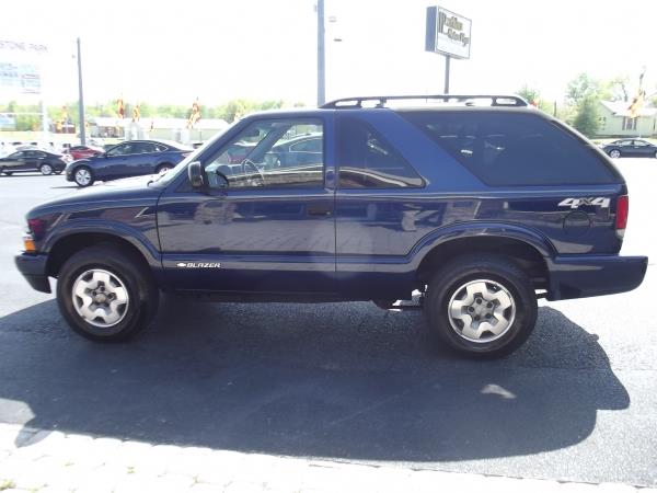 2004 Chevrolet Blazer 24 Box