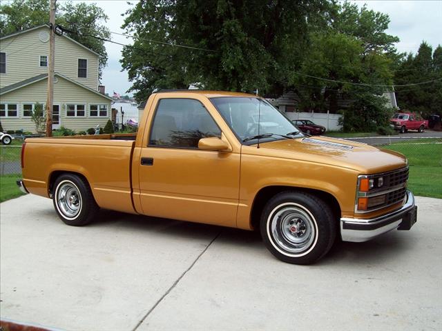 1988 Chevrolet C1500 XLT Pickup 2D 6 Ft