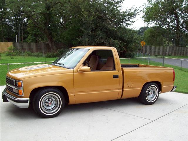 1988 Chevrolet C1500 XLT Pickup 2D 6 Ft