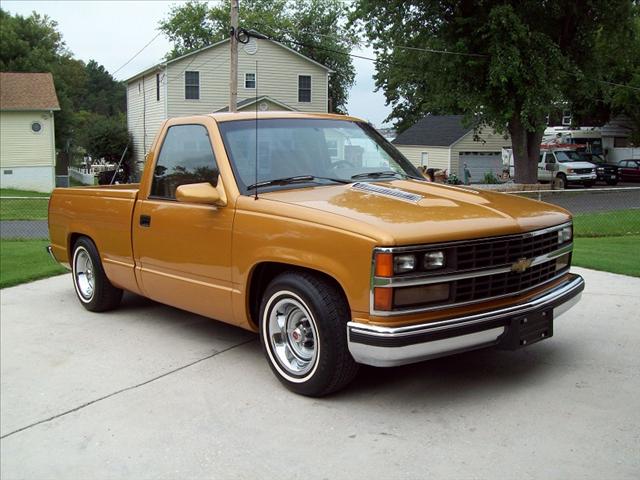 1988 Chevrolet C1500 XLT Pickup 2D 6 Ft