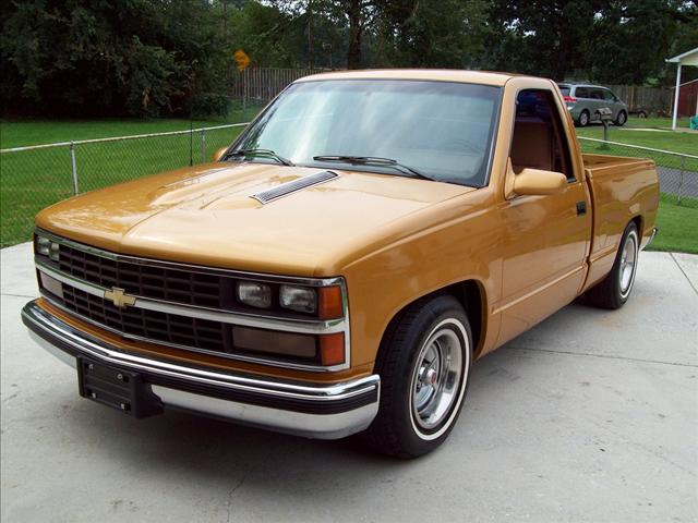 1988 Chevrolet C1500 XLT Pickup 2D 6 Ft