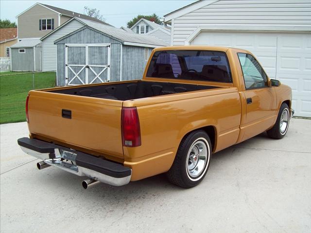 1988 Chevrolet C1500 XLT Pickup 2D 6 Ft