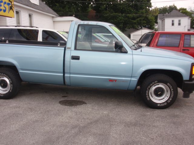 1992 Chevrolet C1500 2010 Volkswagen SEL