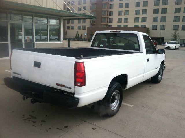 1995 Chevrolet C1500 2010 Volkswagen SEL