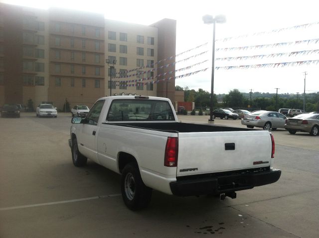 1995 Chevrolet C1500 2010 Volkswagen SEL