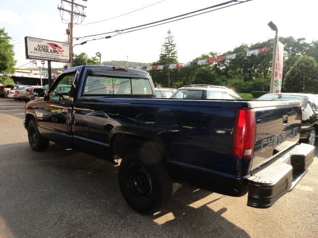 1995 Chevrolet C1500 2010 Volkswagen SEL