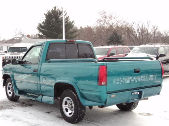 1995 Chevrolet C1500 AWD 4dr S