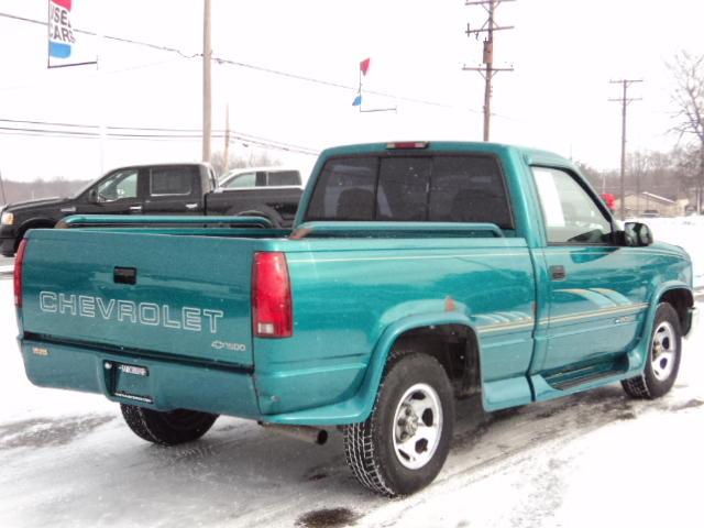 1995 Chevrolet C1500 AWD 4dr S