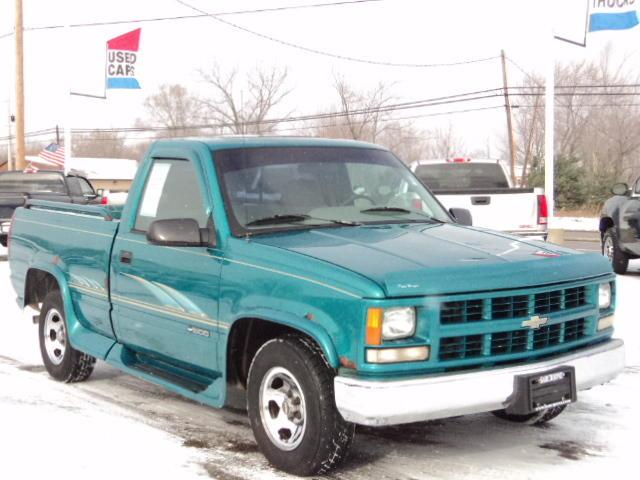 1995 Chevrolet C1500 AWD 4dr S