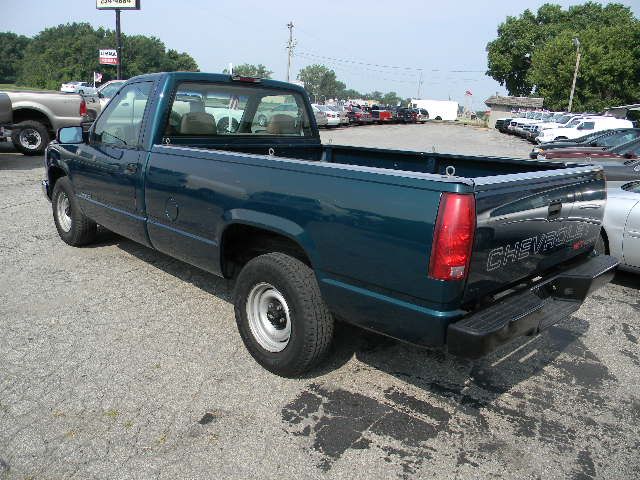 1996 Chevrolet C1500 2010 Volkswagen SEL