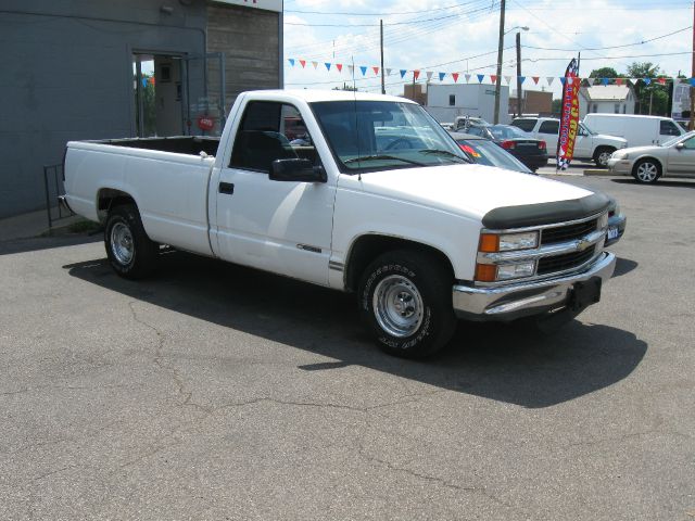 1997 Chevrolet C1500 F150 Regular Cab XLT Pickup 4D 8 Ft