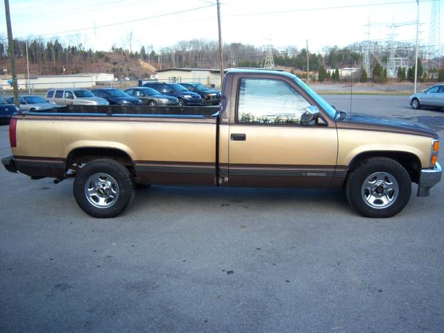 1988 Chevrolet C2500 4WD 4dr Sport