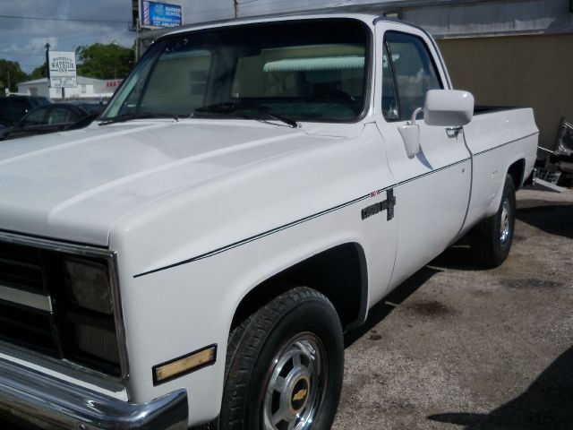 1985 Chevrolet C30 ES 2.4L AUTO