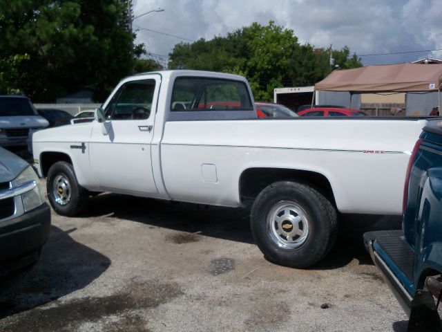 1985 Chevrolet C30 ES 2.4L AUTO