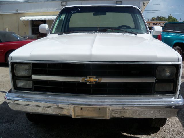 1985 Chevrolet C30 ES 2.4L AUTO