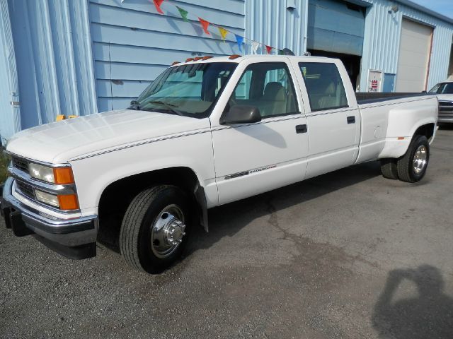 2000 Chevrolet C3500 Signature L Sedan 4D