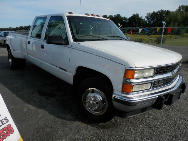 2000 Chevrolet C3500 Signature L Sedan 4D