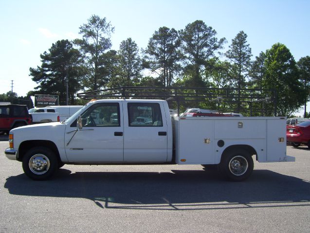 2000 Chevrolet C3500 Signature L Sedan 4D