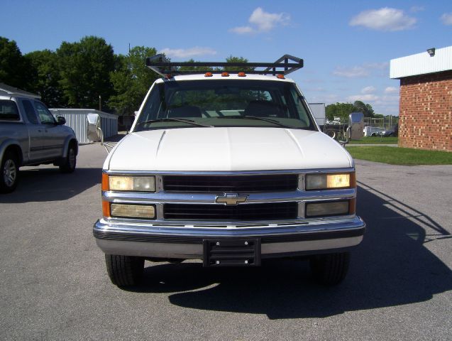 2000 Chevrolet C3500 Signature L Sedan 4D