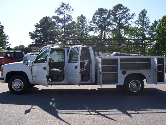 2000 Chevrolet C3500 Signature L Sedan 4D