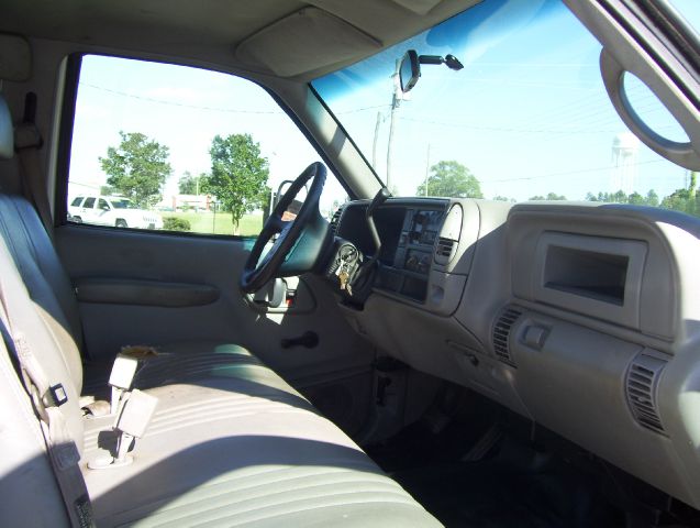 2000 Chevrolet C3500 Signature L Sedan 4D