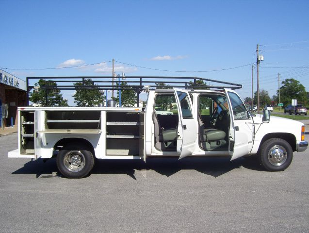 2000 Chevrolet C3500 Signature L Sedan 4D