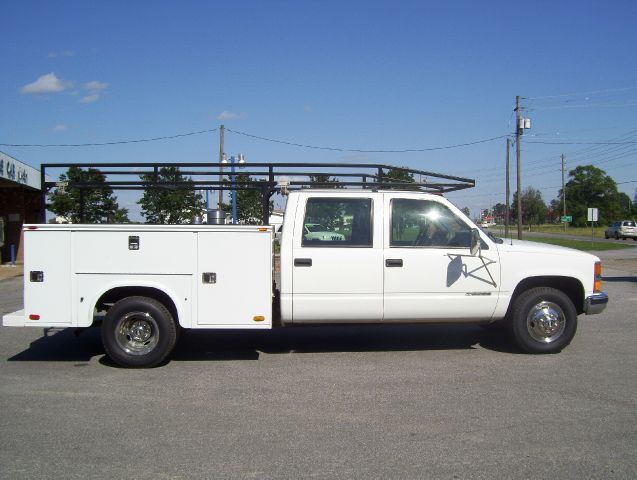 2000 Chevrolet C3500 Signature L Sedan 4D