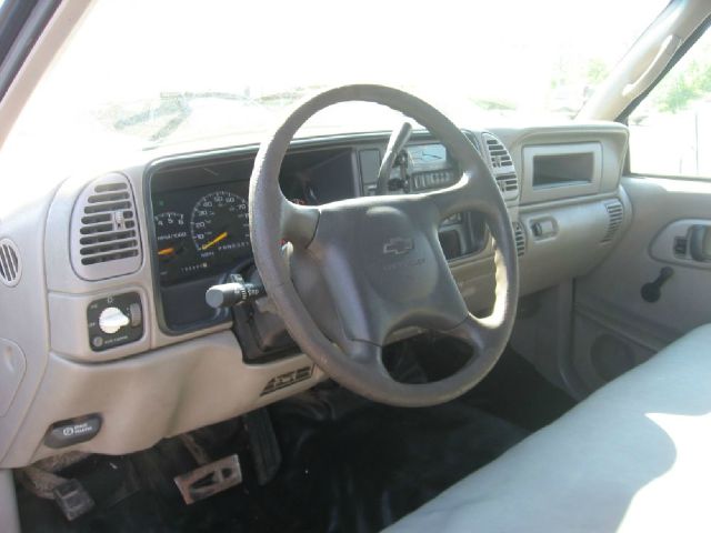 2000 Chevrolet C3500 Signature L Sedan 4D