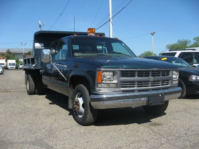 2000 Chevrolet C3500 Signature L Sedan 4D