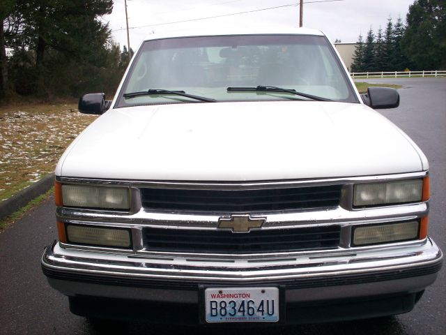 2000 Chevrolet C3500 Signature L Sedan 4D