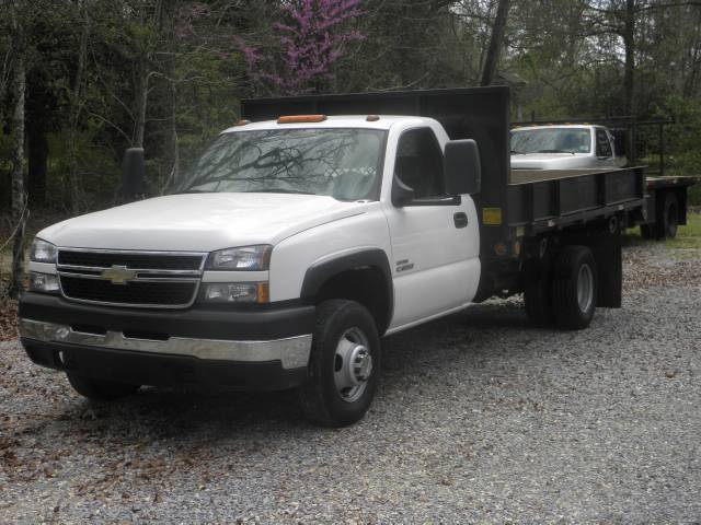 2007 Chevrolet C3500 Ext Cab 123 WB SL