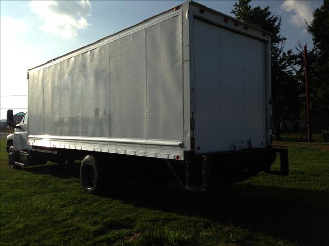 2004 Chevrolet C6500 26A