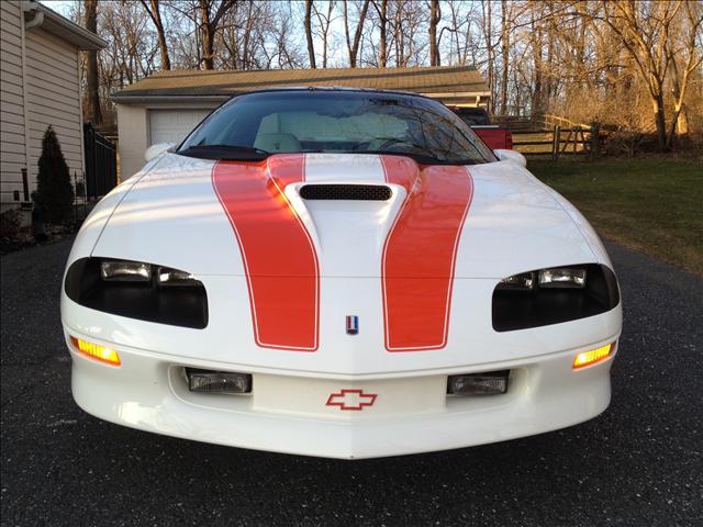 1997 Chevrolet Camaro 4dr Sdn Auto (natl) Hatchback