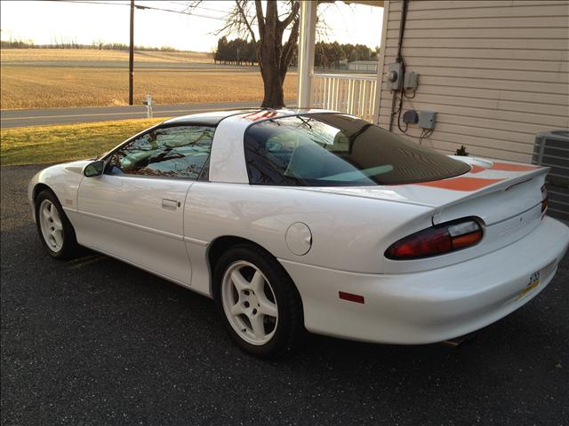 1997 Chevrolet Camaro 4dr Sdn Auto (natl) Hatchback