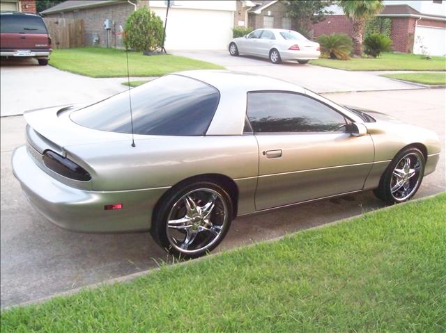 2000 Chevrolet Camaro Base