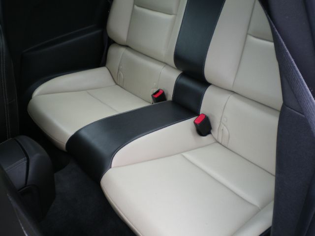 2010 Chevrolet Camaro lLk 3RD ROW Seating